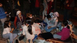 Kuşadası geceyi sokakta geçirdi