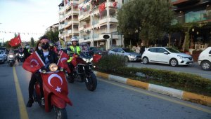 Kuşadası'nda konvoylu kutlama