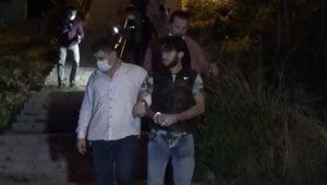 Kuzenini tüfek ve bıçakla yaraladı; ardından duş aldı