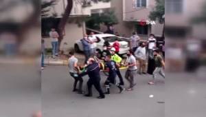 Maltepe'de Kontrolden çıkan otomobil, evinin önünde oturan yaşlı kadına çarptı