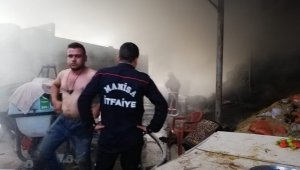 Manisa Soma'da çiftlikte yangın çıktı 800 saman balyası kül oldu