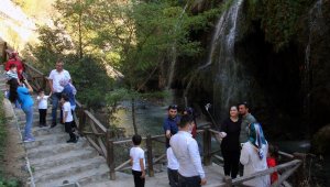 Mavigöl'ün de içerisinde yer aldığı Kuzalan Tabiat Parkı'nda sonbahar
