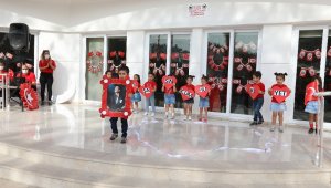 Mezitlili minikler cumhuriyet coşkusunu doyasıya yaşadı