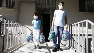 Minik Ömer, Muharrem'i tekerlekli sandalyesine kavuşturdu