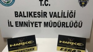 Motosikletli polisleri silah ve uyuşturucu madde ele geçirdi