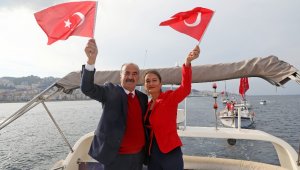 Mudanya'da teknelerle Cumhuriyet Korteji