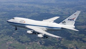 NASA, Ay'ın güneşli yüzeyinde su keşfettiğini duyurdu
