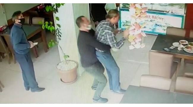 Nefes borusuna balık parçası kaçan müşterisini kurtardı