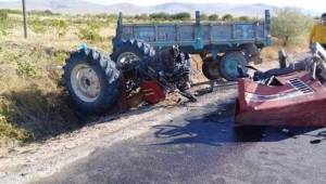 Niğde'nin Bor İlçesi Halaç Köyünde Otomobil ile çarpışan traktör ikiye bölündü: 2 ölü, 5 yaralı
