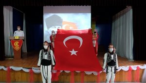 Öğrencilerin 'Cumhuriyet' coşkusu renkli görüntülere sahne oldu