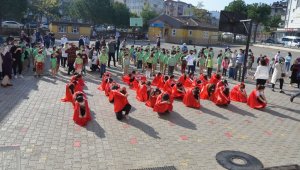 Öğrencilerin isteğini müdür amcaları kırmadı