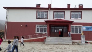 Öğretmenler Covid-19'a yakalandı, eğitime ara verildi