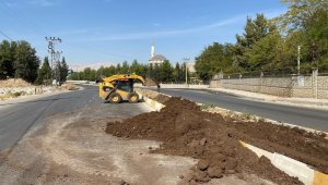 Organize Sanayi Caddesinde ağaçlandırma çalışması
