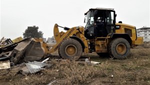 Osmangazi'de kaçak ahır, kümes ve barakalar yıkıldı