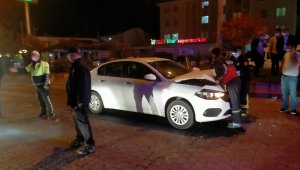 Otomobiller çarpıştı: 5 yaralı