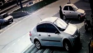 Park halindeki elektrikli bisikleti böyle çaldı, yakalandı