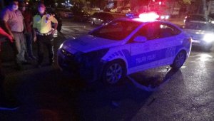 Polis aracıyla motosiklet çarpıştı: 1 yaralı