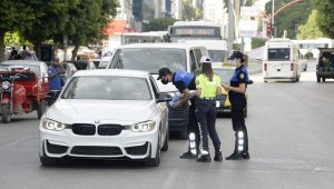 Polis korna çalmayın diye uyardı çalanlara ceza yazdı