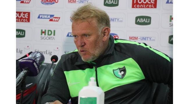 Prosinecki: "VAR'a gidiliyor ve çok net olan bir penaltı görülmüyor"