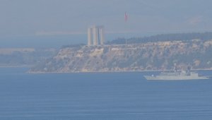 Romanya savaş gemisi Çanakkale Boğazı'ndan geçti