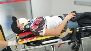 Rot arızası yapan otomobil yoldan çıktı: 2 yaralı