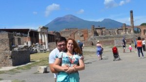 Sağlık çalışanları için siperlik üreten okul müdürü korona virüsten hayatını kaybetti