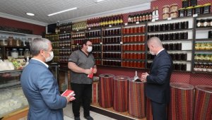 Şahinbey'de maske ve mesafe denetimleri sürüyor