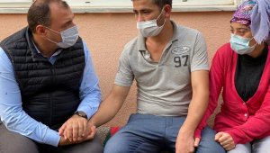 Sakarya valisi Kaldırım, yangında 2 çocuğunu kaybeden aileye taziye ziyaretinde bulundu