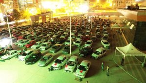 Şanlıurfa'da arabada 'derbi' keyfi