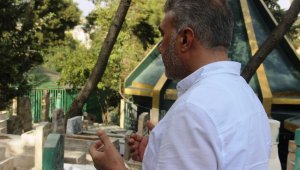 Şanlıurfa'da mezarlıklarda kandil yoğunluğu