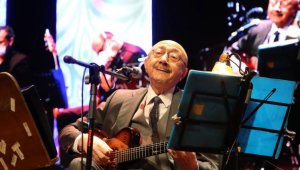 Sultanbeyli'de kültür sanat sezonu Özdemir Erdoğan konseri ile başladı