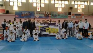 Taekwondocular Tutar için tatamiye çıktı