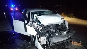 TIR'a arkadan çarpan otomobil hurdaya döndü: 1 yaralı