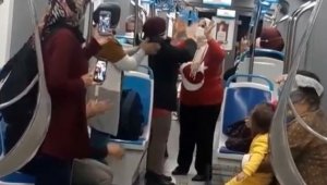 Tramvayda hem coştu hem coşturdu