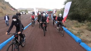 Türkiye'nin en uzun bisiklet yolunda pedallar 29 Ekim için çevrildi