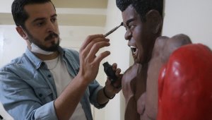 Ünlü boksör Muhammed Ali'nin rölyef heykeli ilgi görüyor