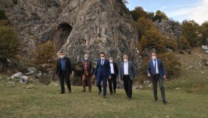 Vali Ayyıldız Düden Mağarasına hayran kaldı