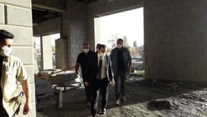Vali, Belediye Başkan Vekili Öksüz, Kars Vadisi inşaatında incelemelerde bulundu