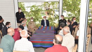 Vali Erin Ceylanpınar halkıyla bira raya geldi