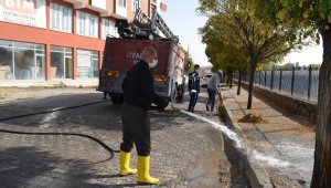 Van Gölü sahilinde temizlik çalışması