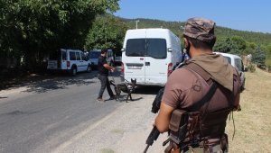 Yakalama emri bulunan ve aranan 3 şahıs gözaltına alındı
