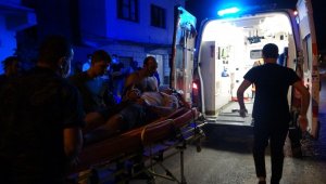 Yayalara çarpan alkollü sürücüye bir vatandaş tampon yaptı