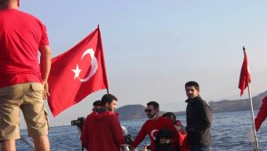 Yunan adalarına karşı dev Türk bayrağı astılar