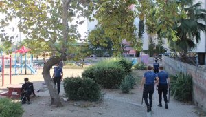 Zeytinköy'de parklarda uyuşturucu denetimi