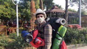 18 yaşındaki genç, 1 yılda otostop çekerek 50'den fazla şehir gezdi