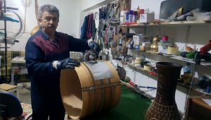 30 yıldır manda ve keçi derisinden davul üretiyor