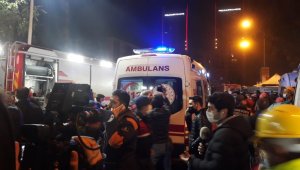 70 yaşındaki adam, depremden 33 saat sonra enkazdan sağ çıkarıldı