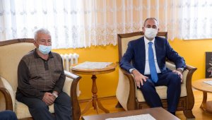 Adalet Bakanı Gül'den depremde yakınlarını kaybeden Yücel ailesine ziyaret