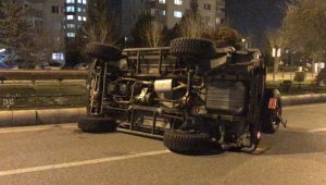 Araç takla attı, sürücüsü yara almadan kurtuldu