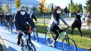 Bakan Kurum, Samsun Millet Bahçesi'nde pedal çevirdi